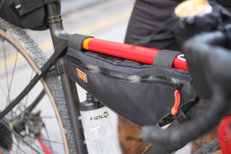 restrap-lyon-sacoche-bikepacking-baroudeur-cycles