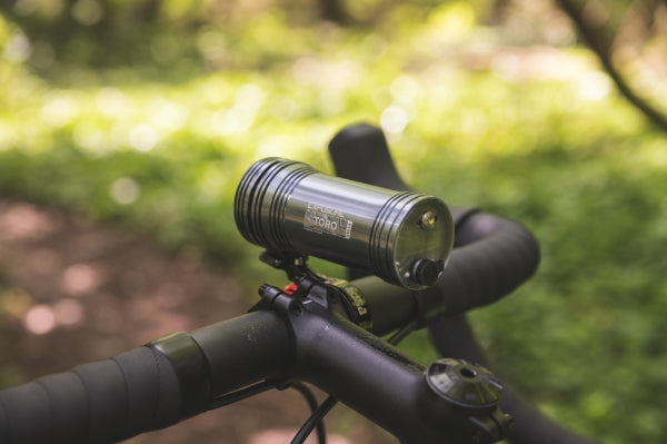 Eclairage avant Exposure Toro MK15 - Gun Metal Black