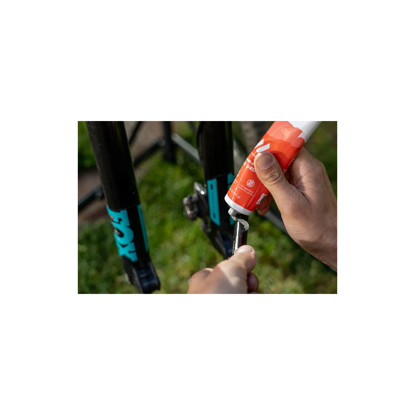 Tube de graisse lubrifiante haute performance vélo mountainFLOW - 113G
