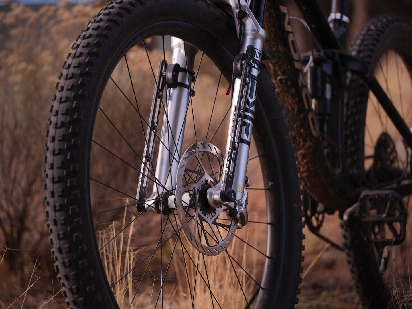 Porte bagages Old Man Moutain Axle Pack
