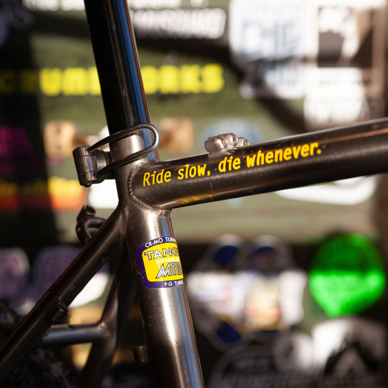 Sticker Stridsland - Ride slow, die whenever.
