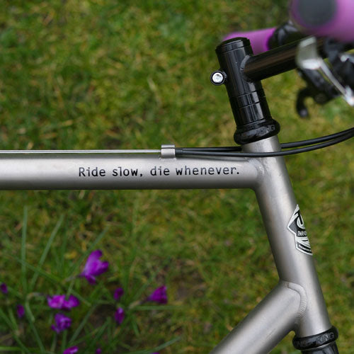 Sticker Stridsland - Ride slow, die whenever.