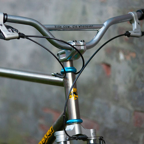 Sticker Stridsland - Ride slow, die whenever.