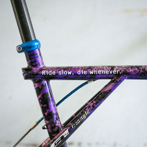 Sticker Stridsland - Ride slow, die whenever.