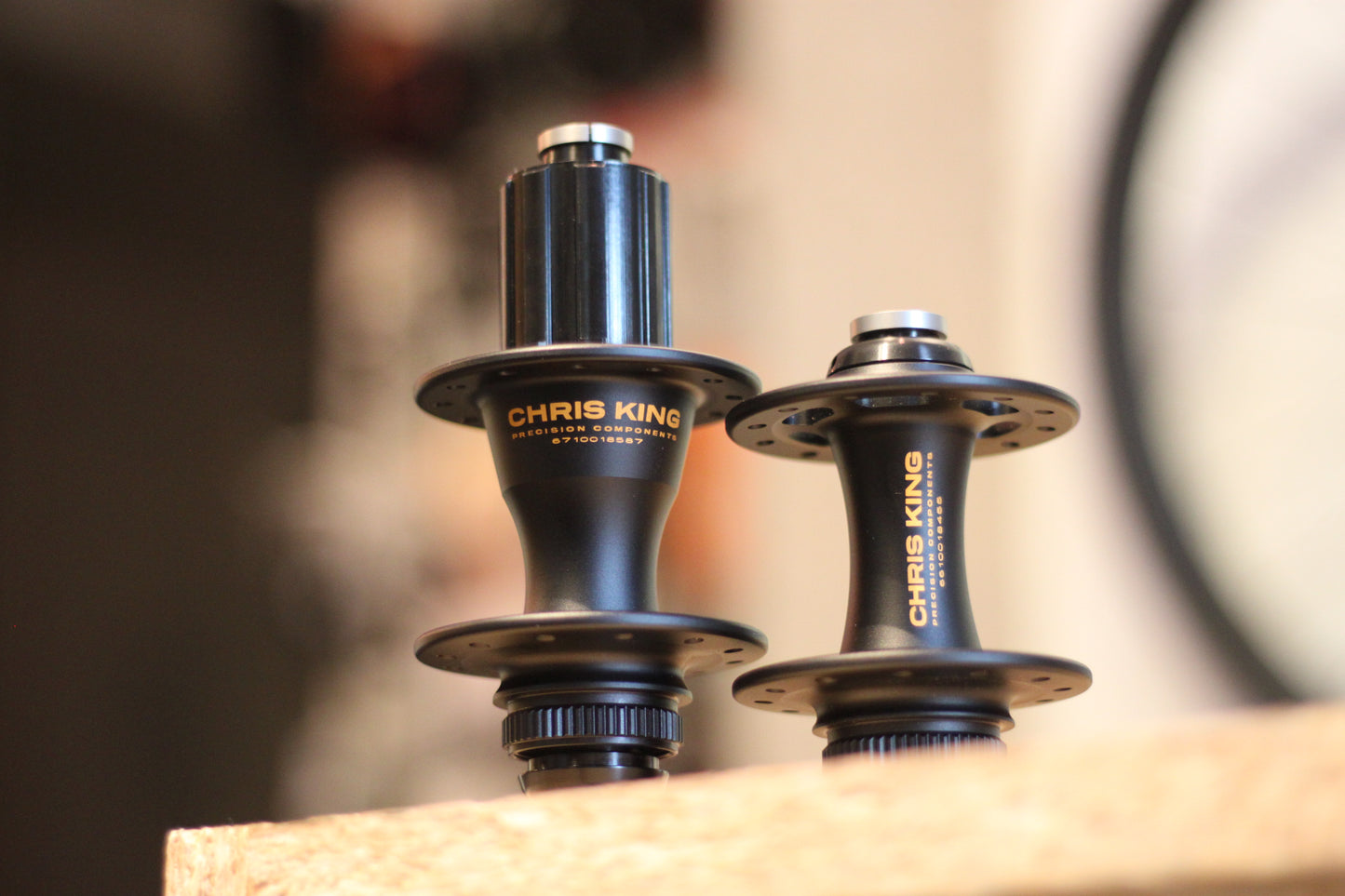 Paire de moyeux Chris King R45D Centerlock Edition Limitée Two Tone Black Gold - 24T d'exposition