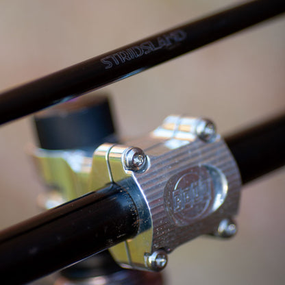 Cintre Stridsland Anchor Bar - Black