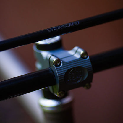 Cintre Stridsland Anchor Bar - Black