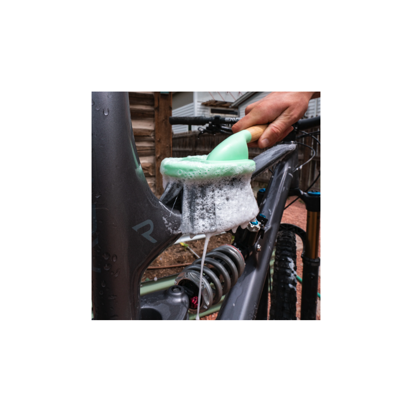 Kit de deux brosses nettoyage vélo en bamboo mountainFLOW - cadre et transmission