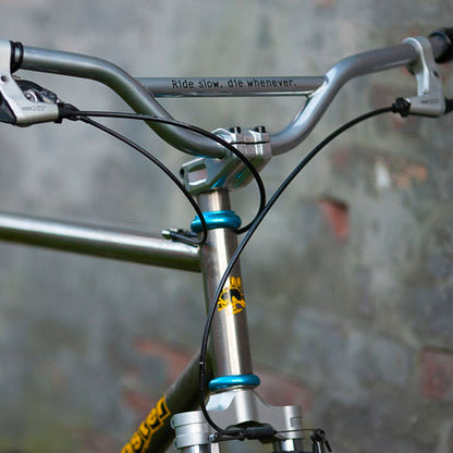 Sticker Stridsland - Ride slow, die whenever.