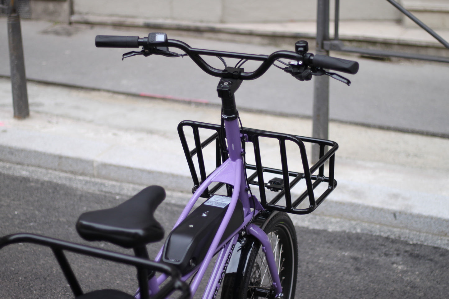 Demo Bike - Vélo cargo à assistance électrique Le Petit Porteur E-Longtail - Lilas