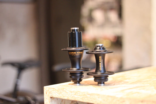 Paire de moyeux Chris King R45D Centerlock Edition Limitée Two Tone Black Gold - 24T d'exposition