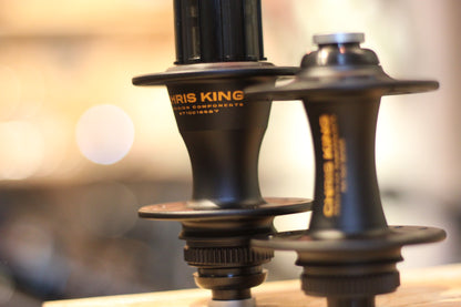 Paire de moyeux Chris King R45D Centerlock Edition Limitée Two Tone Black Gold - 24T d'exposition